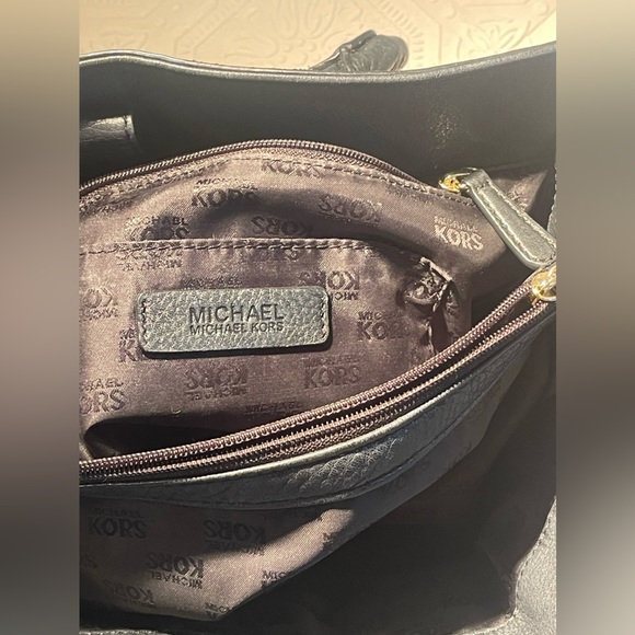 Michael Kors Crossbody Satchel Bag Black Gold Hardware Gently Used Handbag - Picture 11 of 16